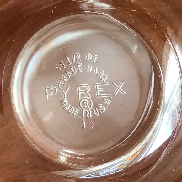 Pyrex Vintage 1.5 Pint Clear Glass Cinderella Mixing Bowl Handles USA - Picture 14 of 15